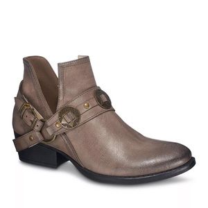 Elisa booties by GC. Shoes.